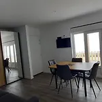 Et Dans Un Au Pied Des Pistes 아파트 *