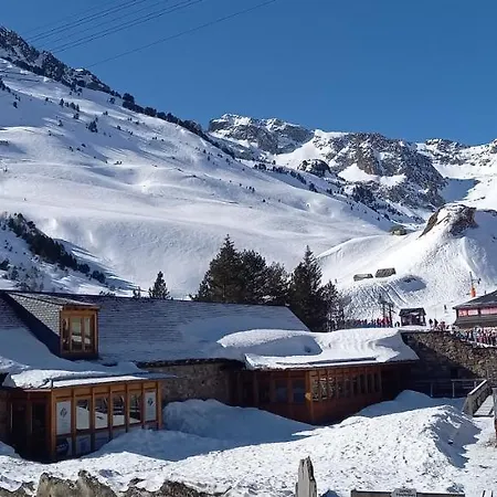 Et Dans Un Au Pied Des Pistes *