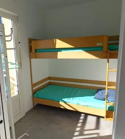 Et Dans Un Au Pied Des Pistes *