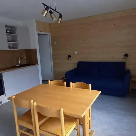 Et Dans Un Au Pied Des Pistes *