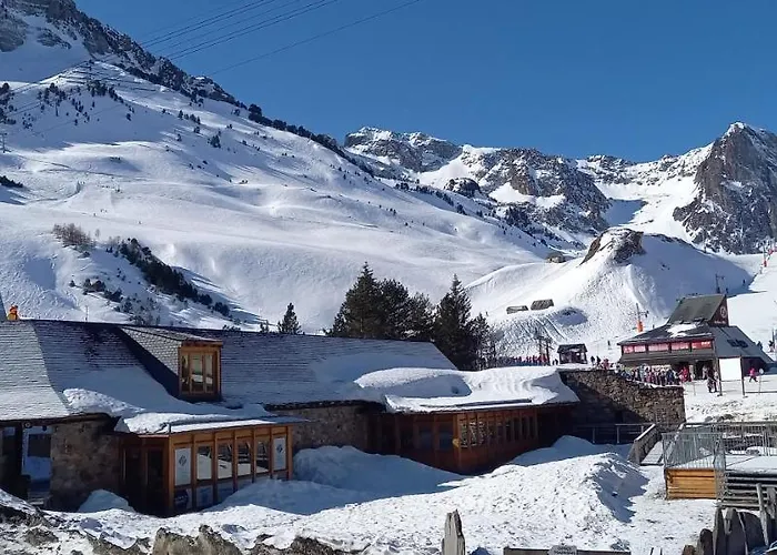 Et Dans Un Au Pied Des Pistes *