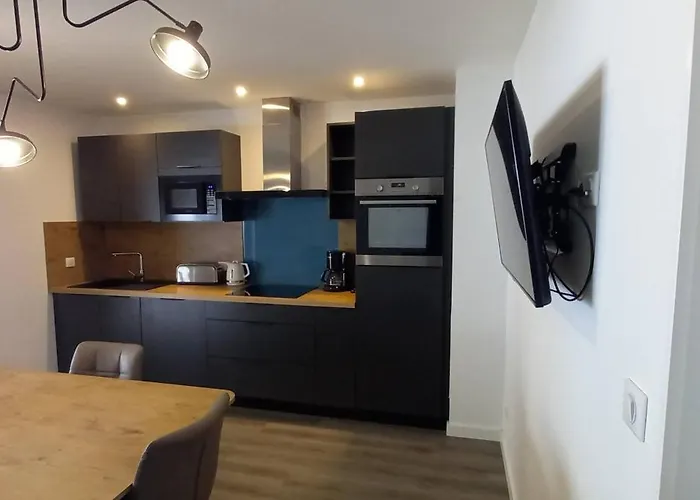 Et Dans Un Au Pied Des Pistes *